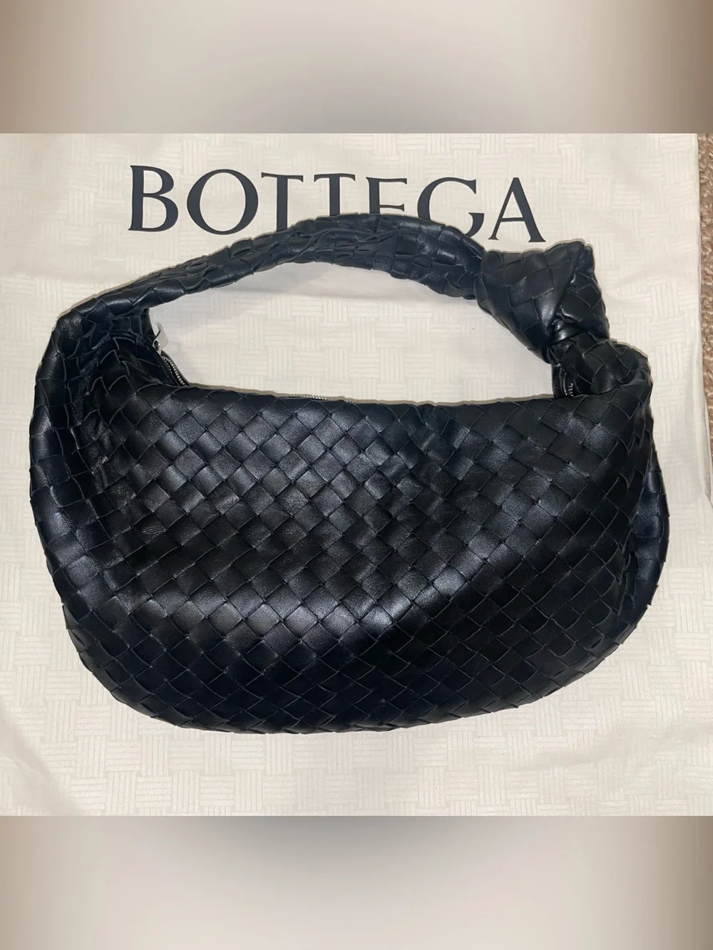 100% authentic Bottega Veneta Black jodie in medium size